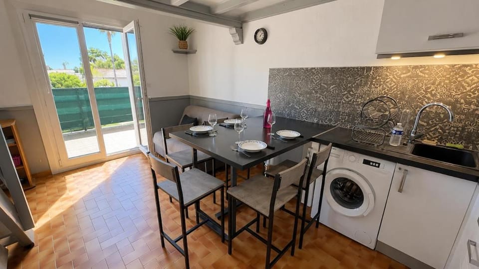 Duplex avec Balcon - Climatisation - 150 m de la plage Apartment in Marseillan