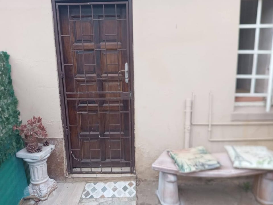 Stylish Secure 1-Bedroom Apartment in Springs, South Africa Apartment in Gauteng