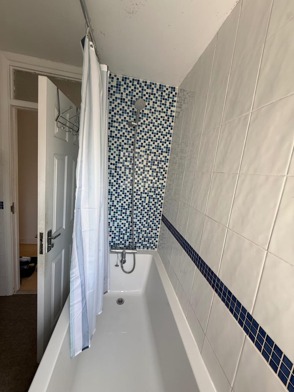 2 Bed Apartment Sleeps 4 - Free Parking - Balcony Apartment in Beckenham