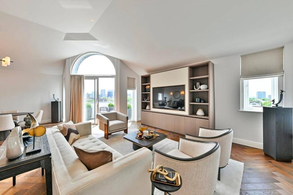 Charming London Apartment Near Little Venice Apartment in City of Westminster