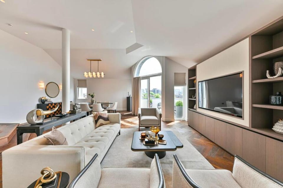 Charming London Apartment Near Little Venice Apartment in City of Westminster
