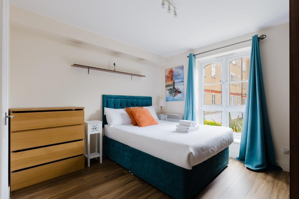 Calming 2BDR Waterfront Flat with Fantastic Views Apartment in London Borough of Lewisham