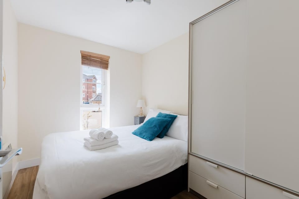 Calming 2BDR Waterfront Flat with Fantastic Views Apartment in London Borough of Lewisham