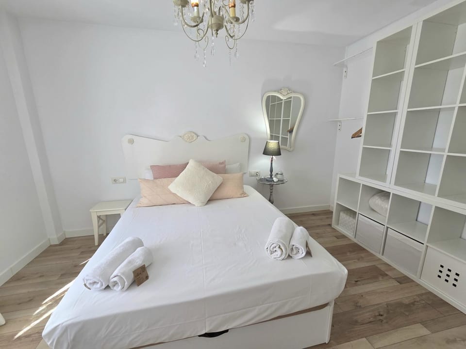 Bed, Photo of the whole room, Bedroom, wardrobe
