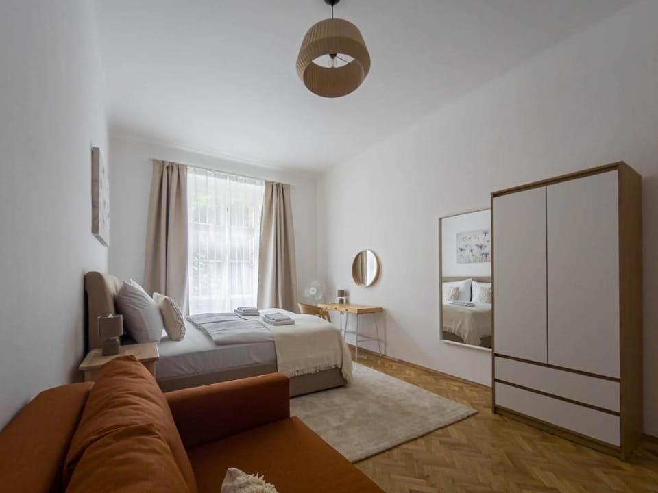 Bed, Seating area, Bedroom