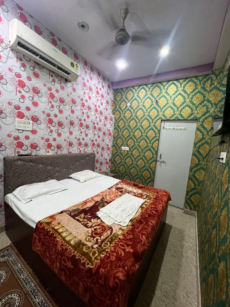 Shri Kashi Vishwanatham guest house Bed and Breakfast in Varanasi
