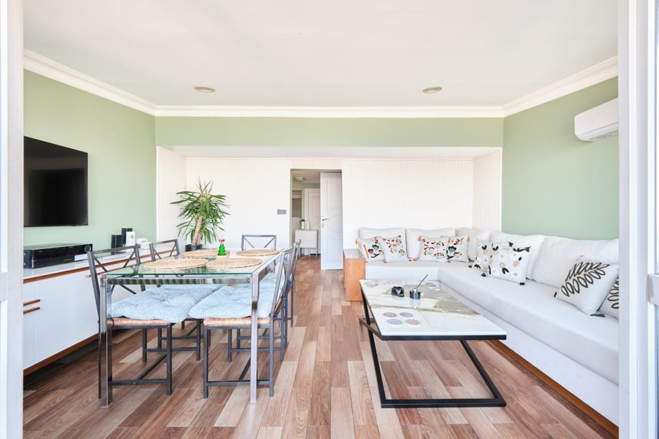 Deluxe Duplex w 210 Bosphorus View in Cihangir Apartment in Istanbul