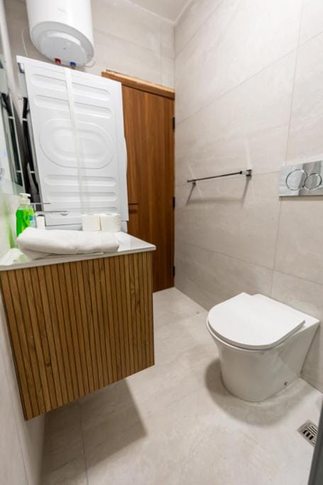 Modern 1BR Apt Qawra Steps from the beach by HostMT Apartment in Saint Paul's Bay