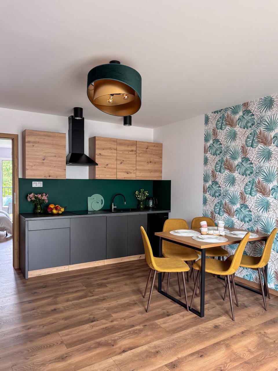 Kitchen or kitchenette, Living room, Seating area, Dining area, pet friendly, stove