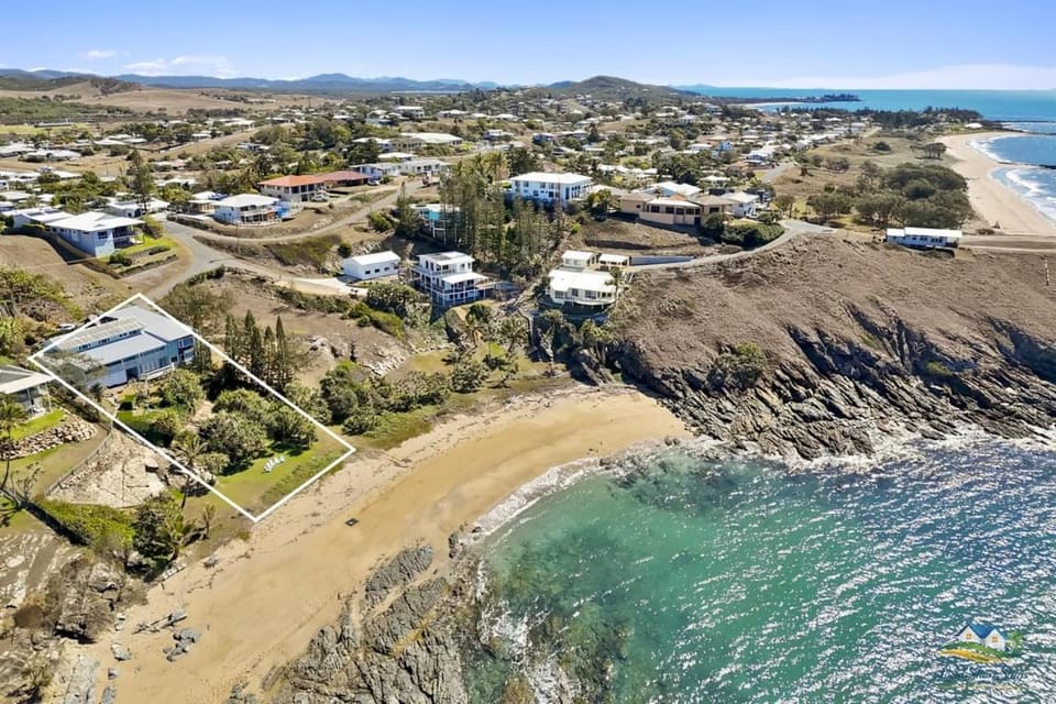 Silver Waters - Where Your Private Beach Awaits Villa in Zilzie