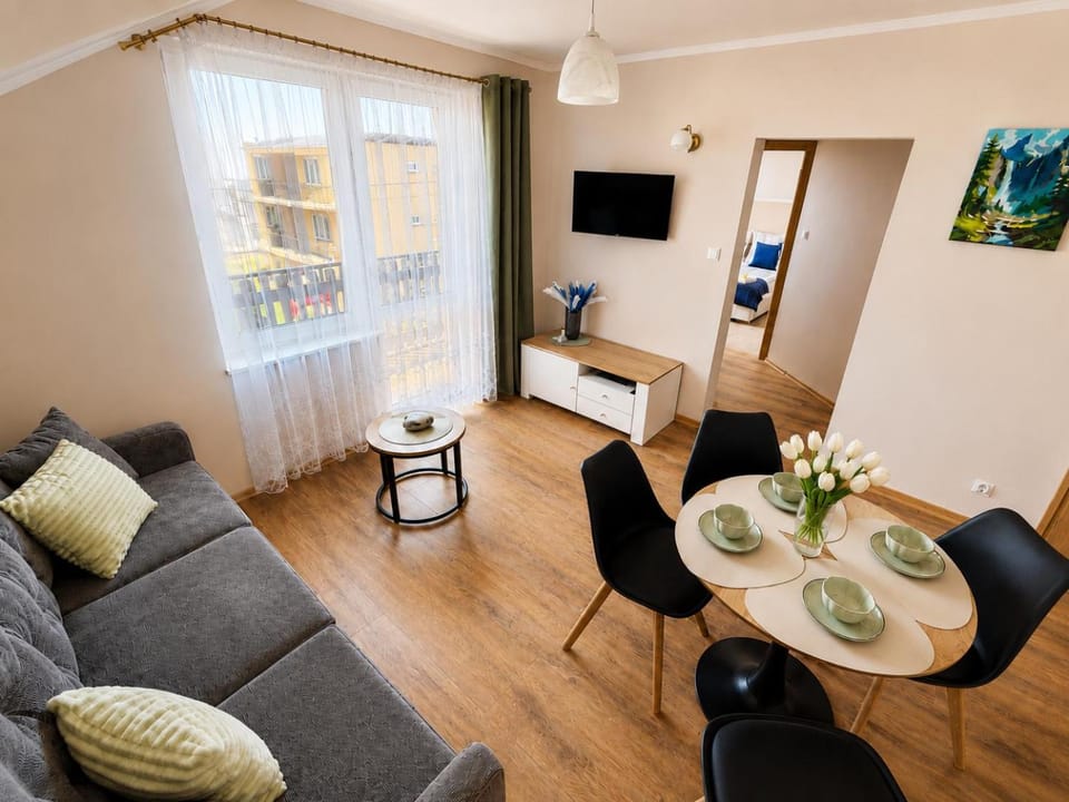 Communal lounge/ TV room, Living room, Seating area, Dining area, Evening entertainment