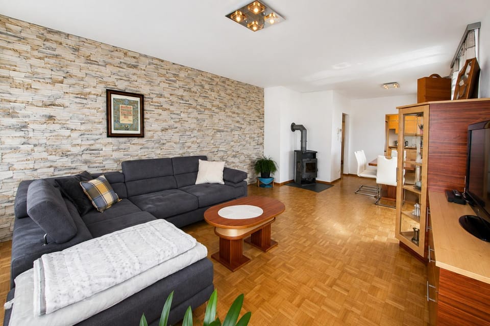 Weststeiermark Zwischen Weinbergen und Wanderwegen stilvolle Ferienwohnung mit Balkon STEI100 Apartment in Styria