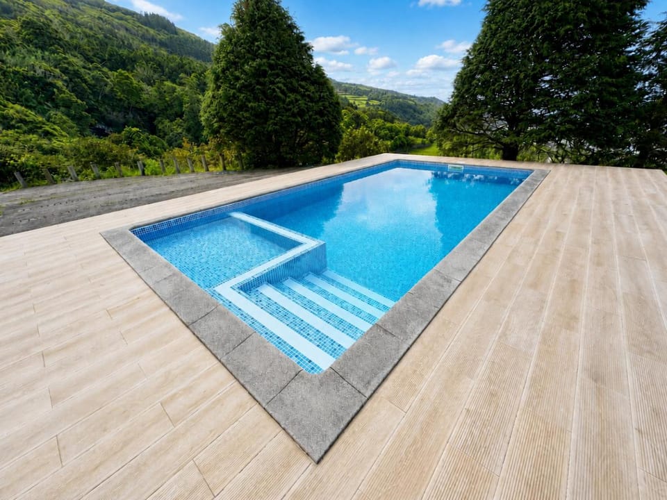 Pool view, Swimming pool, sunbed