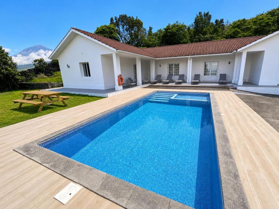 Property building, Pool view, Swimming pool, sunbed