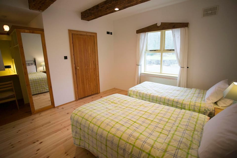 Bed, Bathroom, Photo of the whole room, Bedroom, Family