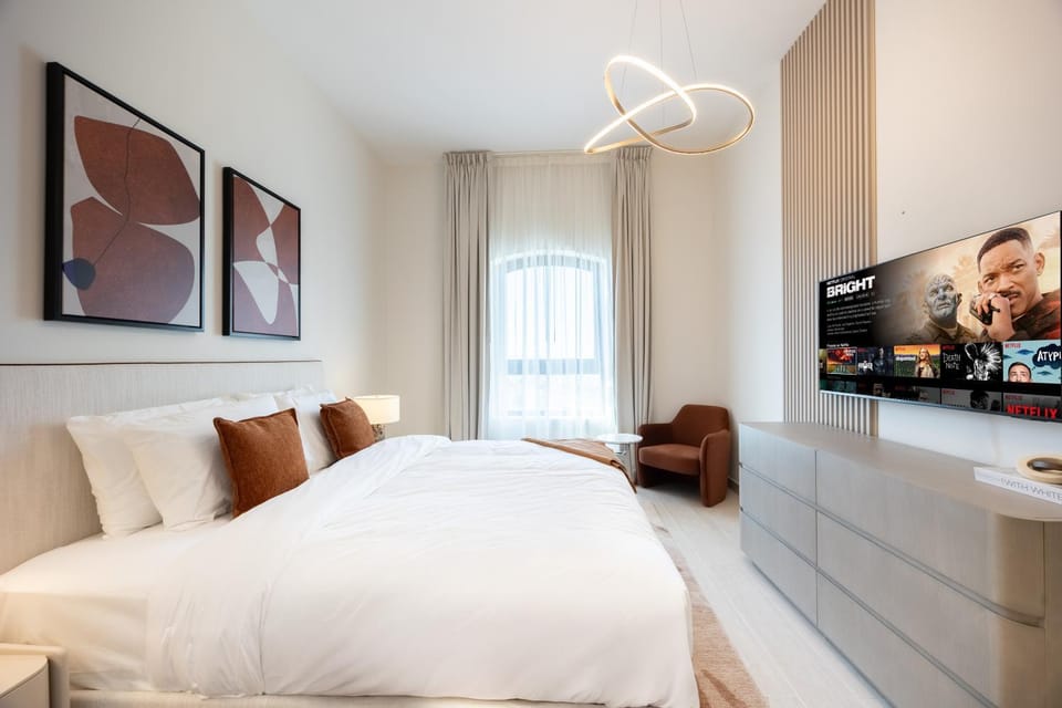 Bed, TV and multimedia, Bedroom