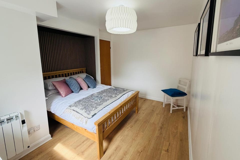 2 Bedroom Albany Apt Sleeps 4 -Tv & WiFi -Central Apartment in Oban