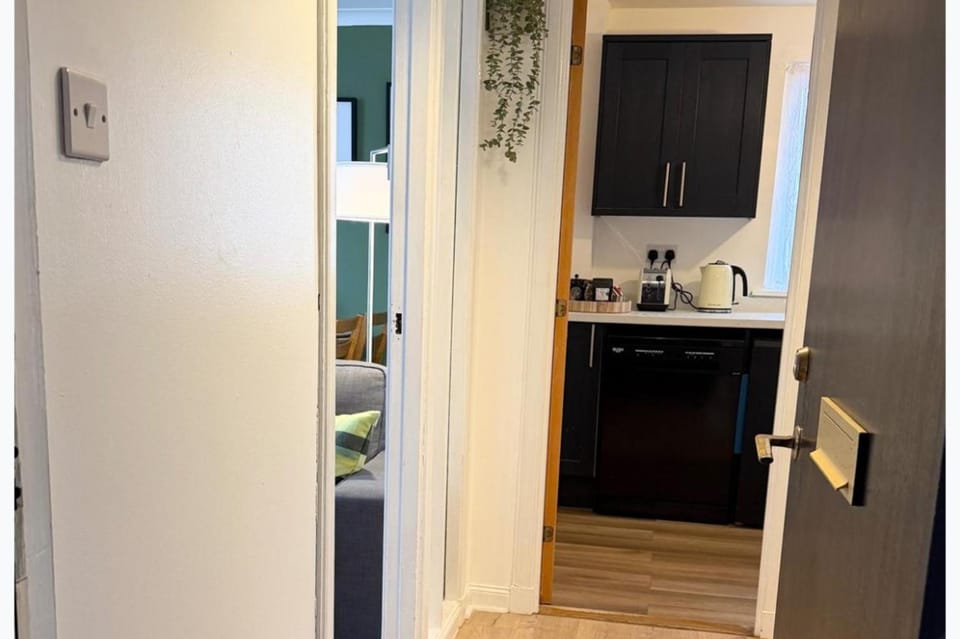 2 Bedroom Albany Apt Sleeps 4 -Tv & WiFi -Central Apartment in Oban