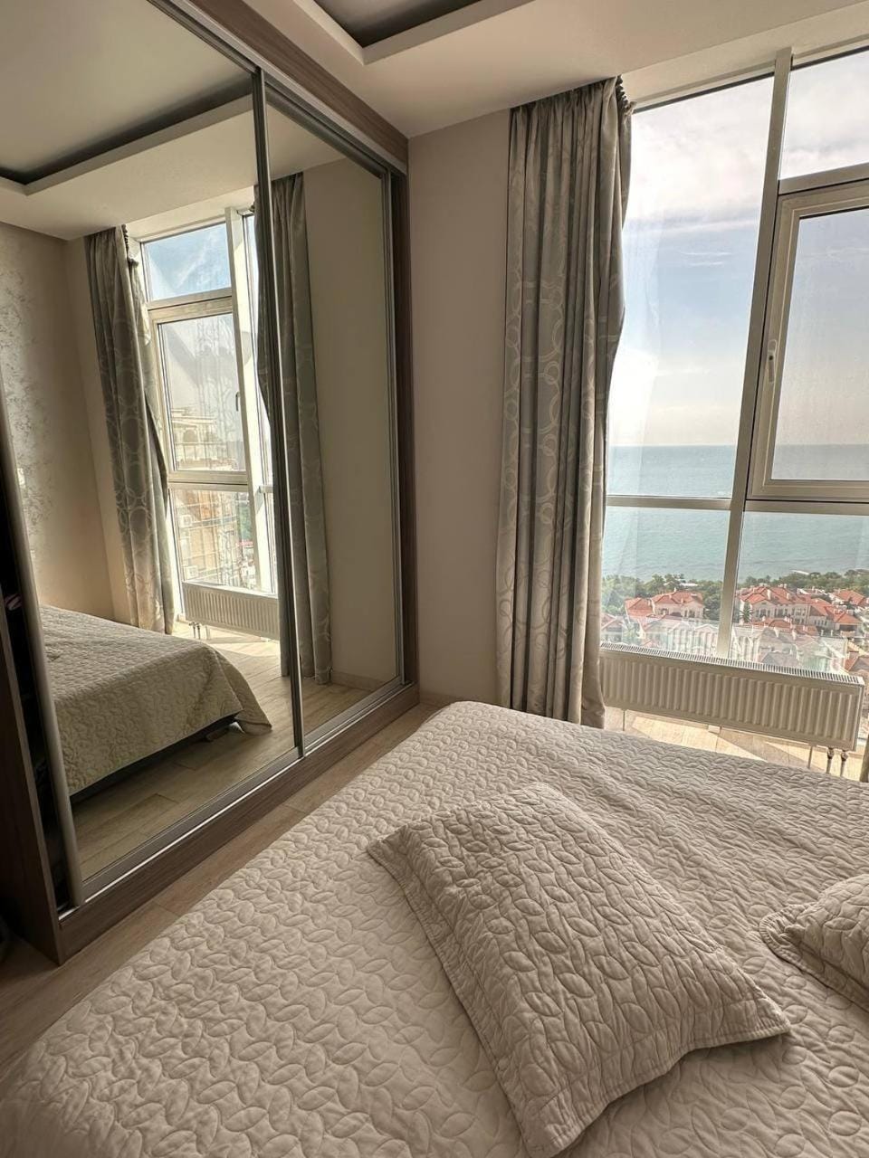 1к 9 Жемчужена Французкий бульвар Одесса Apartment in Odessa