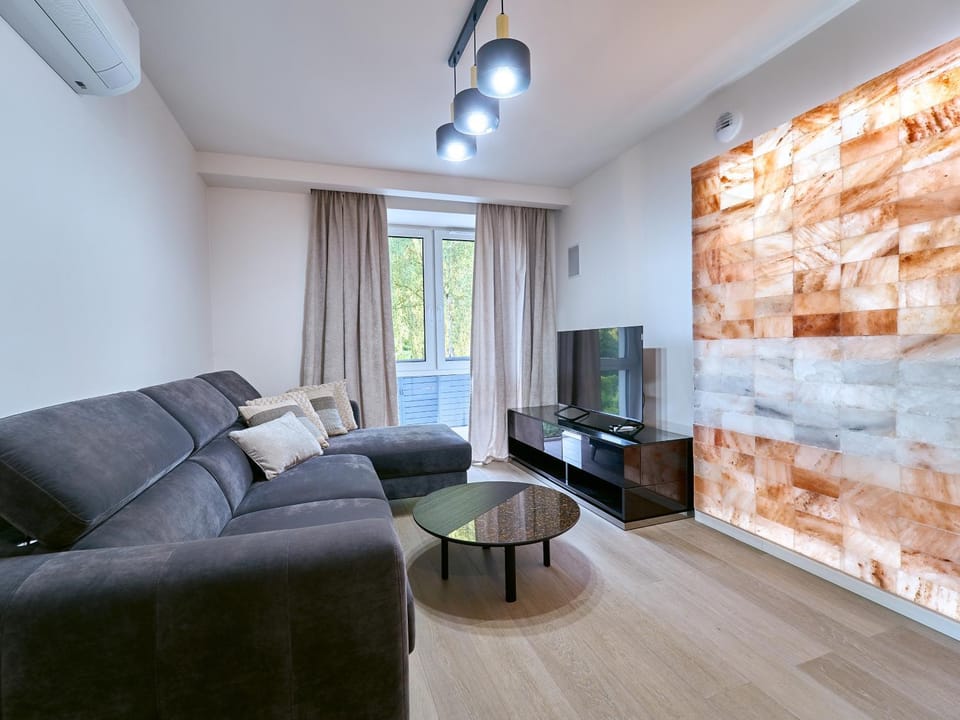 TV and multimedia, Living room, Seating area, Evening entertainment
