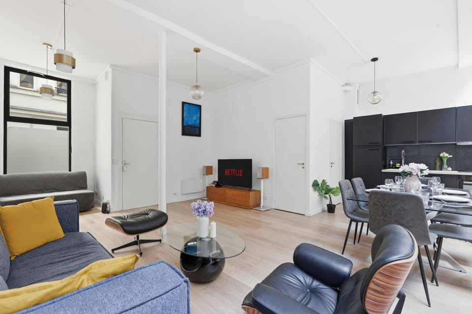 Living room, Dining area