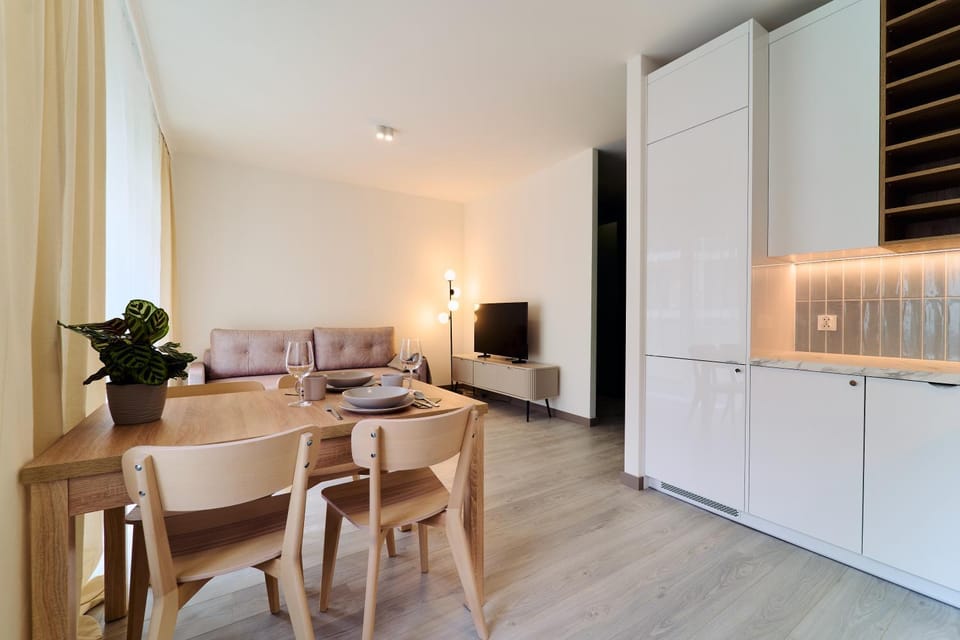 Kitchen or kitchenette, Living room, Seating area, Dining area