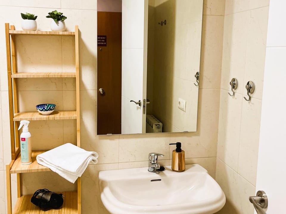 Toilet, Bathroom, towels