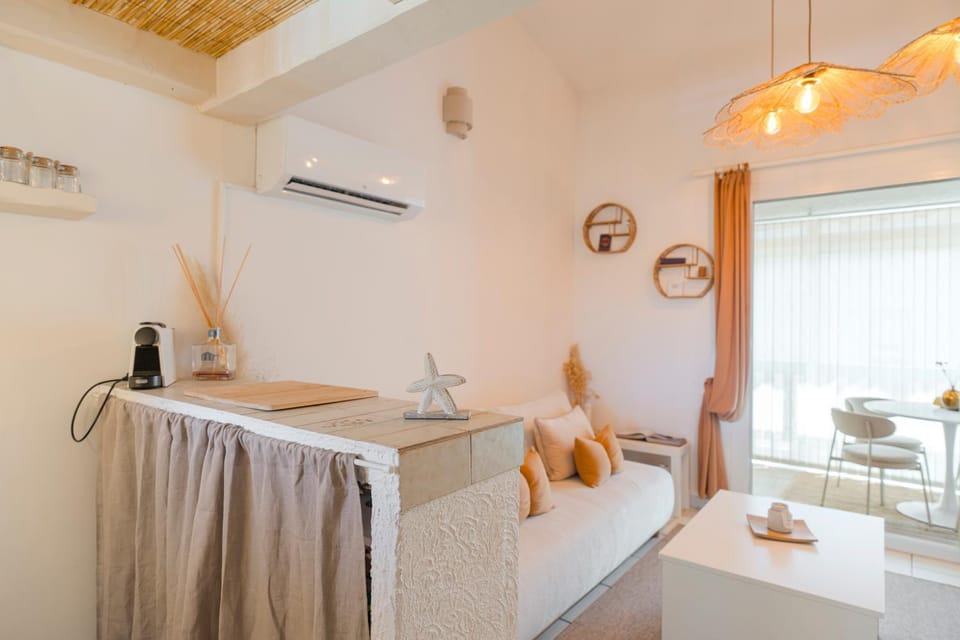 Appartement T2 - 6 couchages - 50m du port Miramar Apartment in La Londe-les-Maures