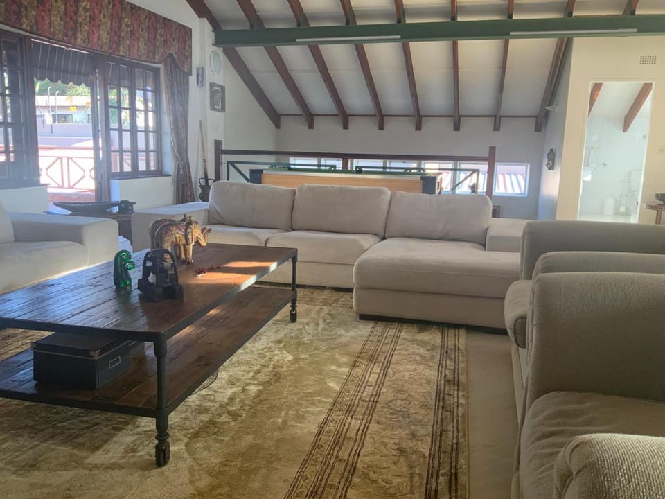 Game Room, Living room, Seating area