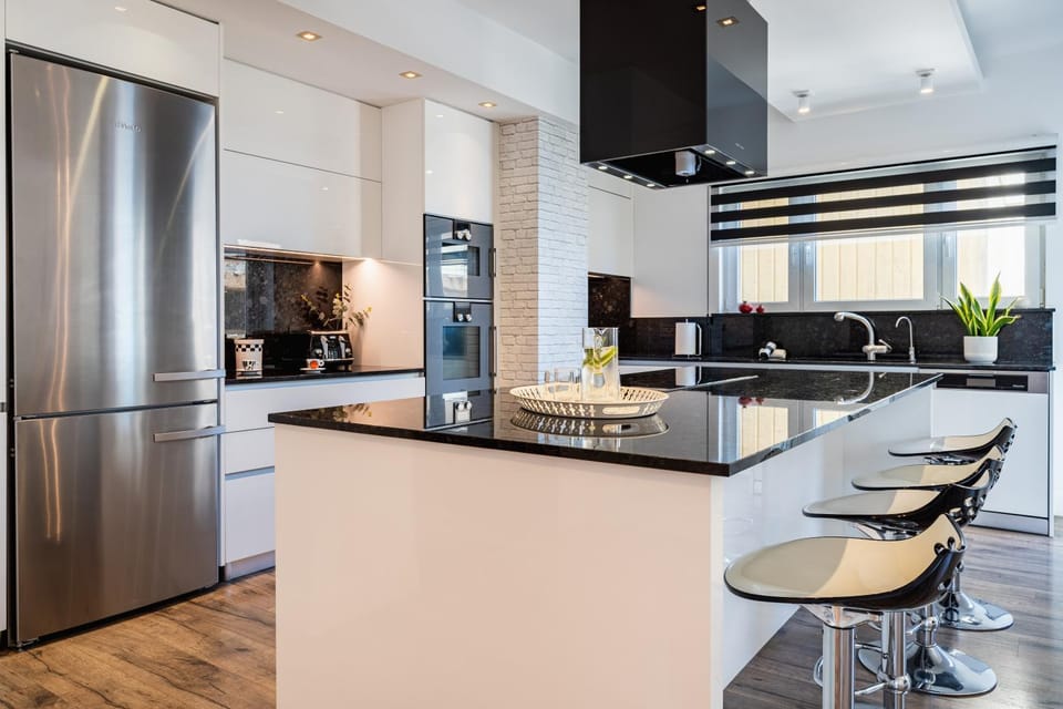 Kitchen or kitchenette, Dining area, dishwasher, minibar, oven, stove