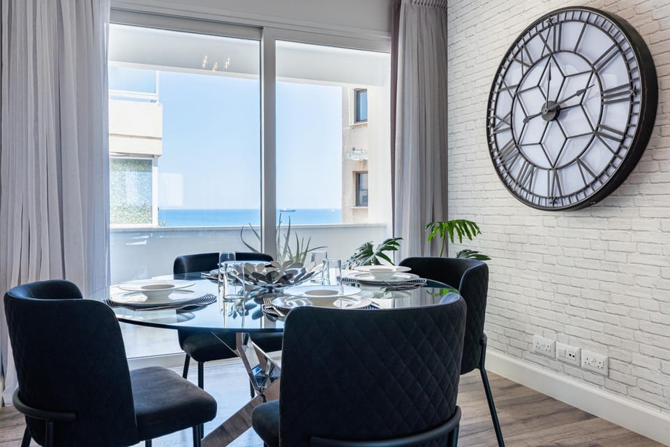 Seating area, Dining area, Sea view