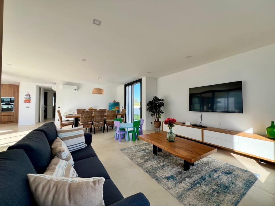 Communal lounge/ TV room, TV and multimedia