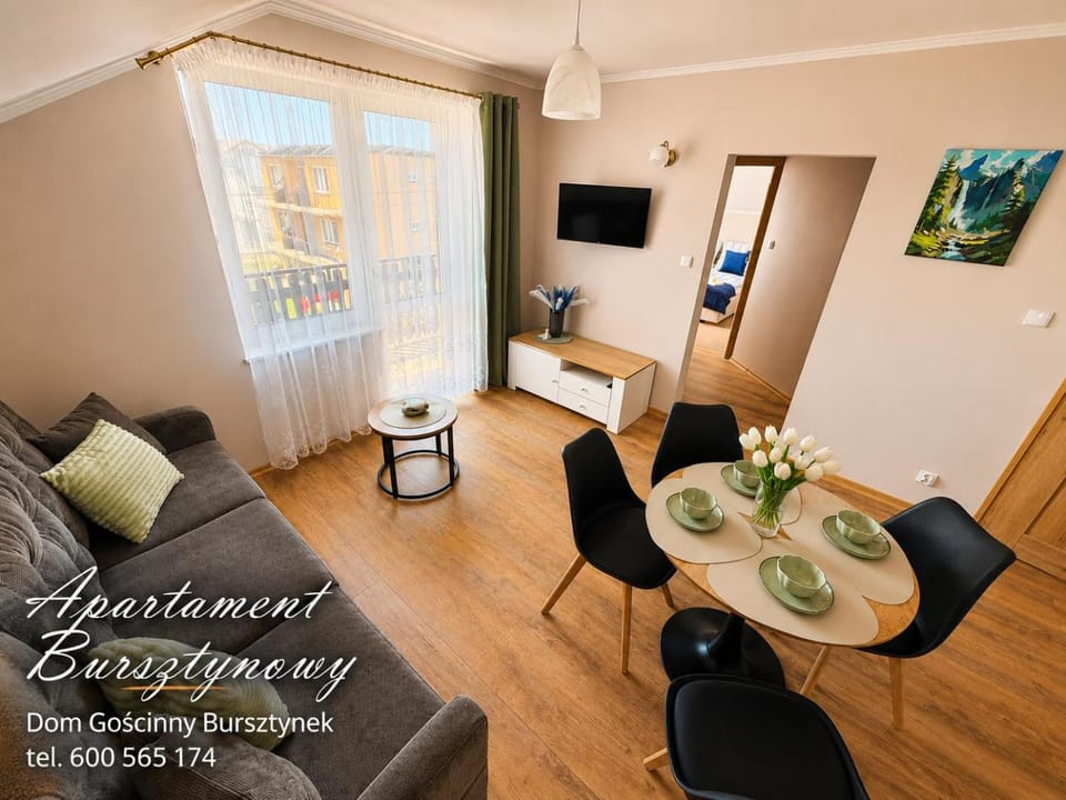 Communal lounge/ TV room, TV and multimedia, Living room, Seating area, Dining area, Evening entertainment
