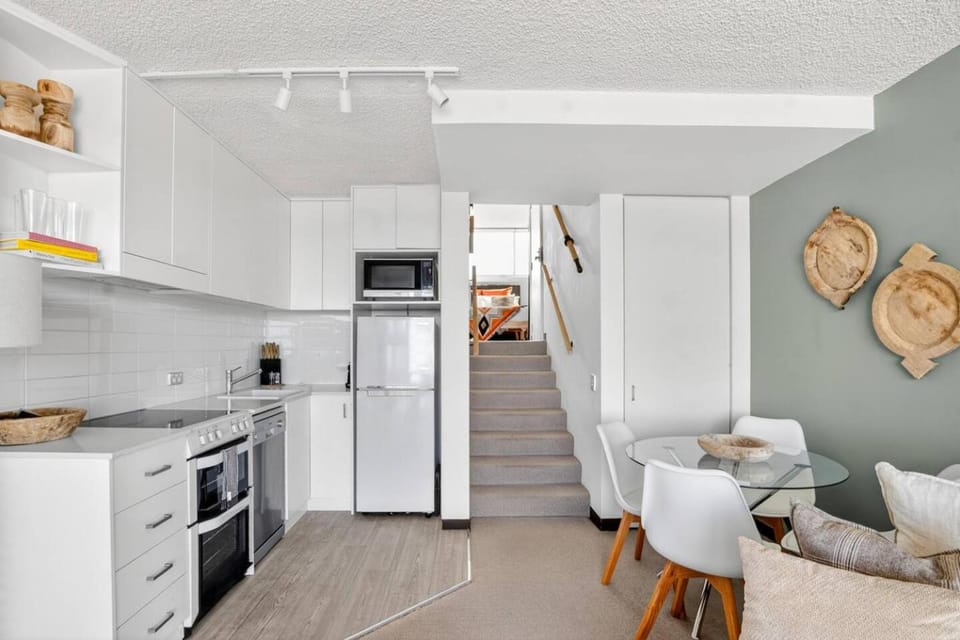 Kitchen or kitchenette, Dining area, dishwasher, oven, stove