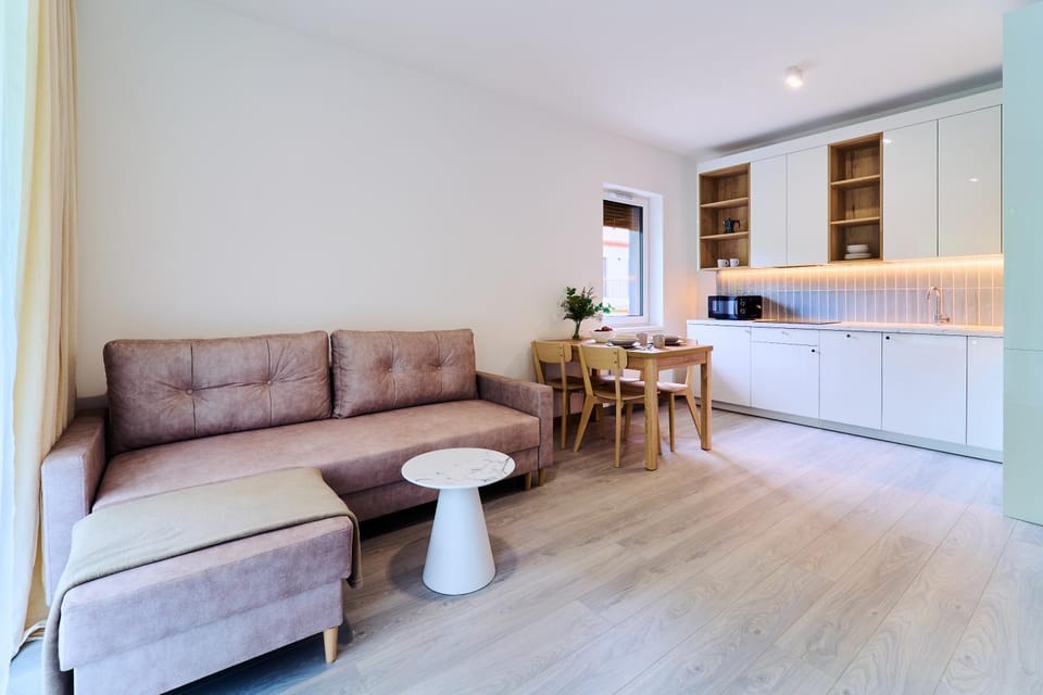 Kitchen or kitchenette, Living room, Seating area, Dining area