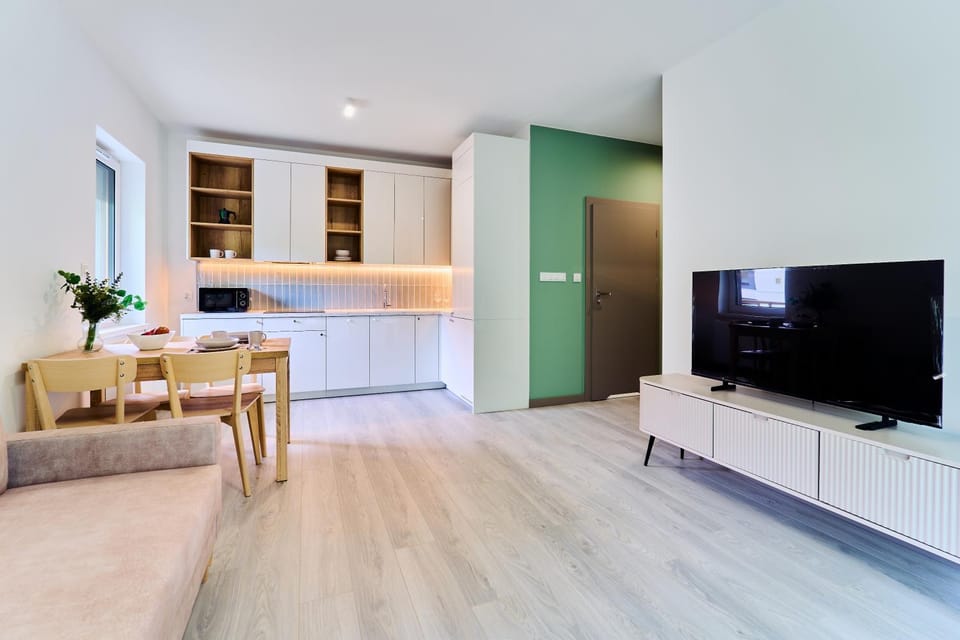 TV and multimedia, Kitchen or kitchenette, Living room, Seating area