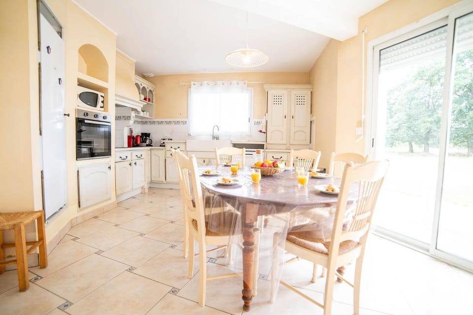 Dining area, kitchen