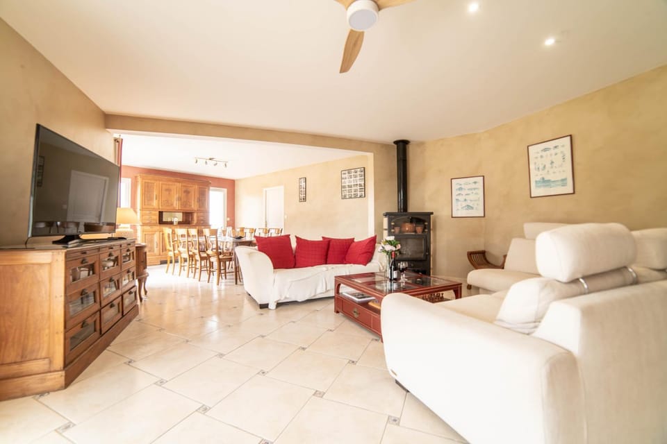 TV and multimedia, Living room, Dining area