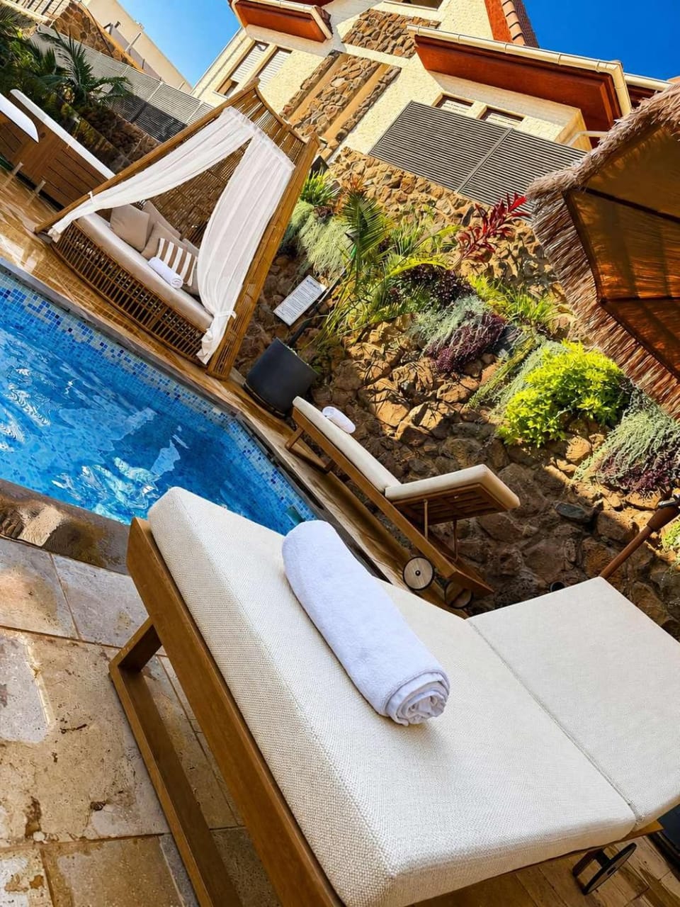 Swimming pool, Swimming pool