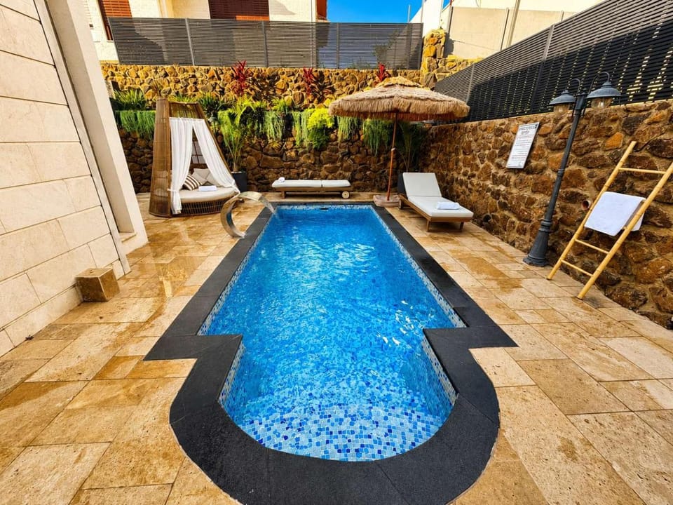 Solarium, Swimming pool
