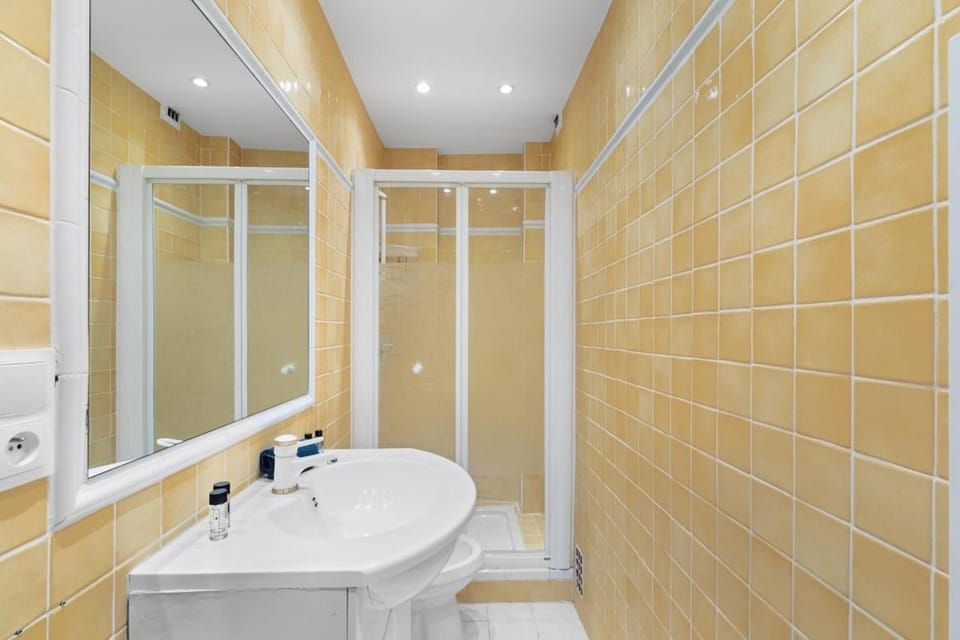Le Dauphin, studio , Vue mer Apartment in Antibes