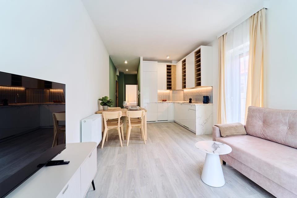 TV and multimedia, Kitchen or kitchenette, Living room, Seating area