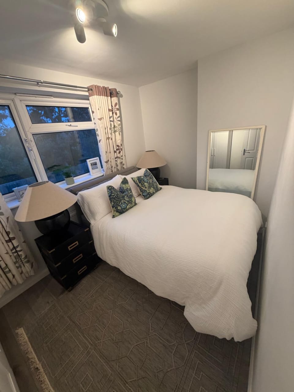 Bed, Photo of the whole room, Bedroom, storage