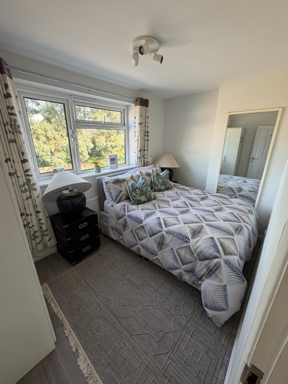 Modern Private Rooms with Free Parking & Shared Facilities Vacation rental in Cirencester
