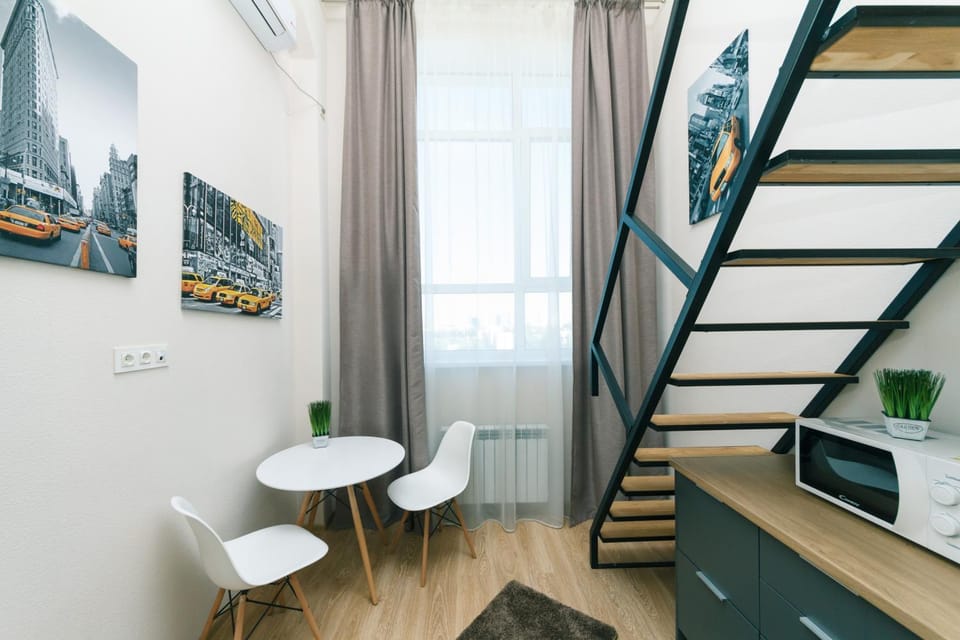 Kitchen or kitchenette, Seating area, Dining area
