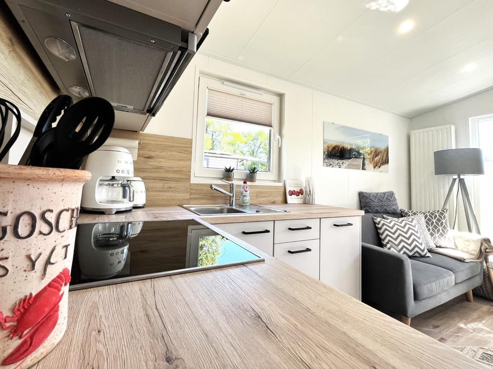 Property building, Kitchen or kitchenette, Living room