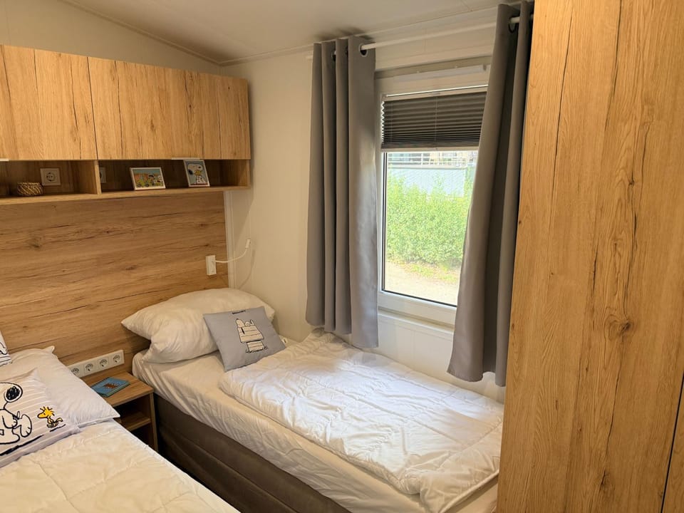 Property building, Living room, Bedroom