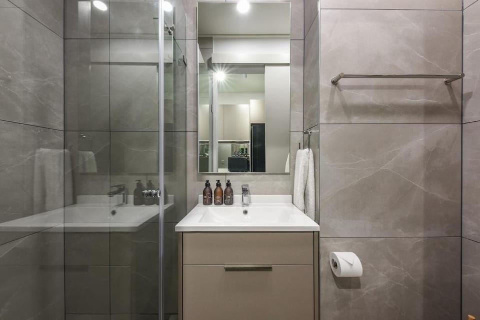 Shower, Bathroom, towels