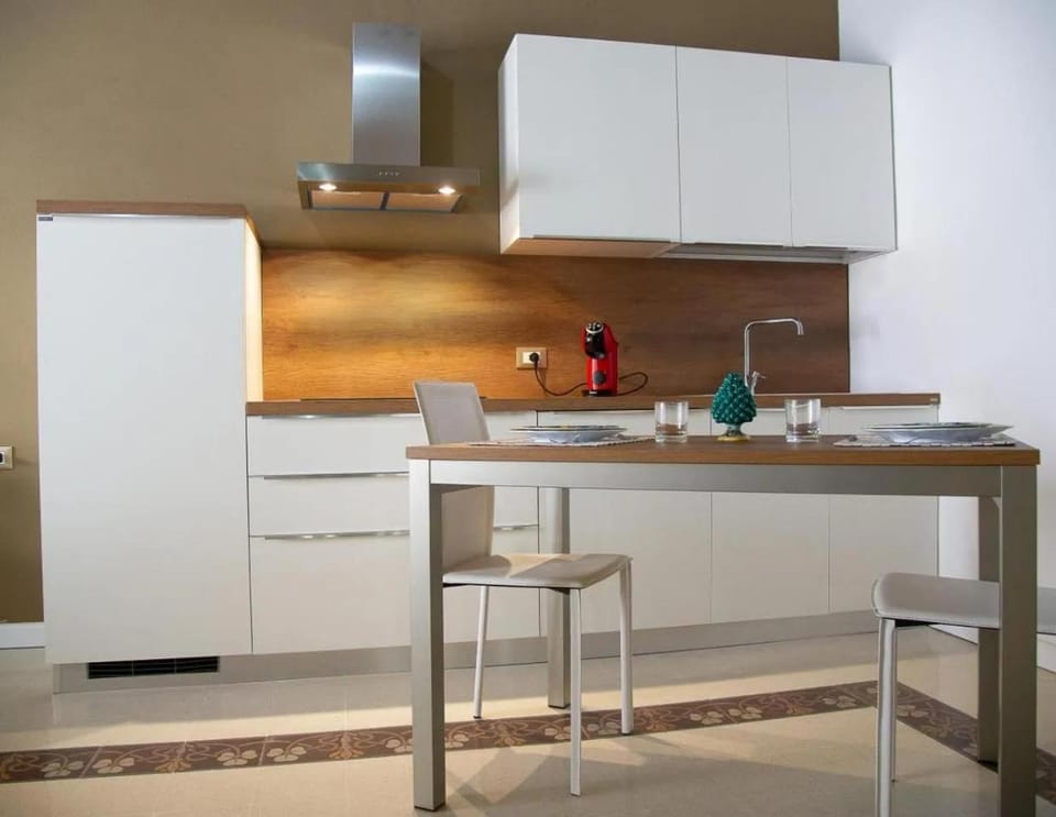 Kitchen or kitchenette, Dining area, pet friendly, stove