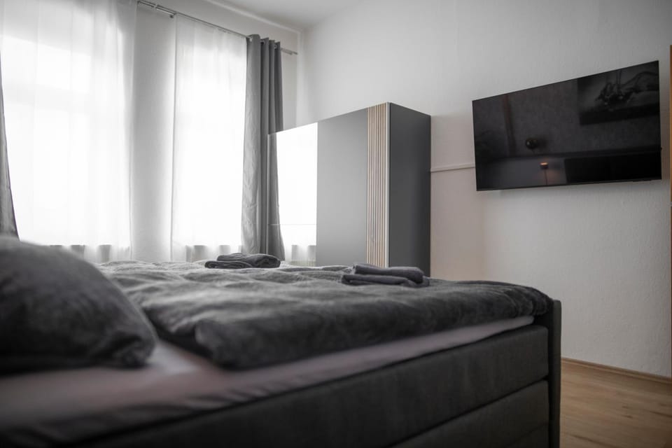 Bed, TV and multimedia, Photo of the whole room, Bedroom, wardrobe